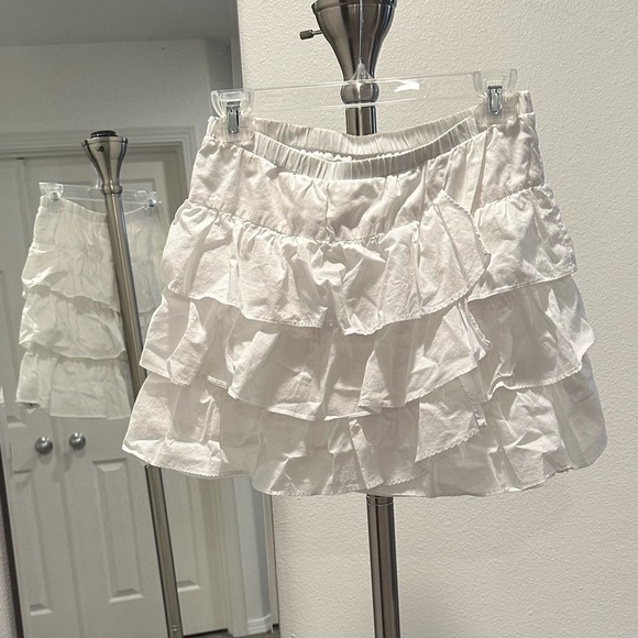 Old Navy Skort White Frill - size Childrens Clothing: 14 - Picture 1 of 1